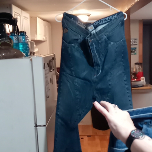 Jeans and shirts - Picture 8 of 9